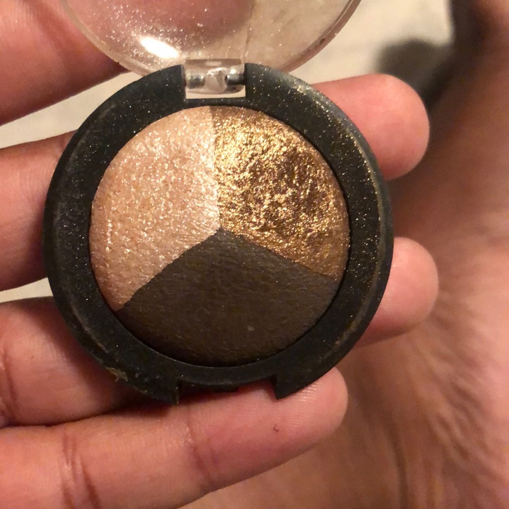 Eyeshadowadow